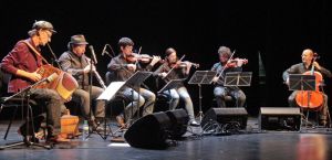 L'Associació Cultural Dos Per Quatre pot facturar sense IVA les actuacions de música popular i tracidional catalana i d'animació infantil 